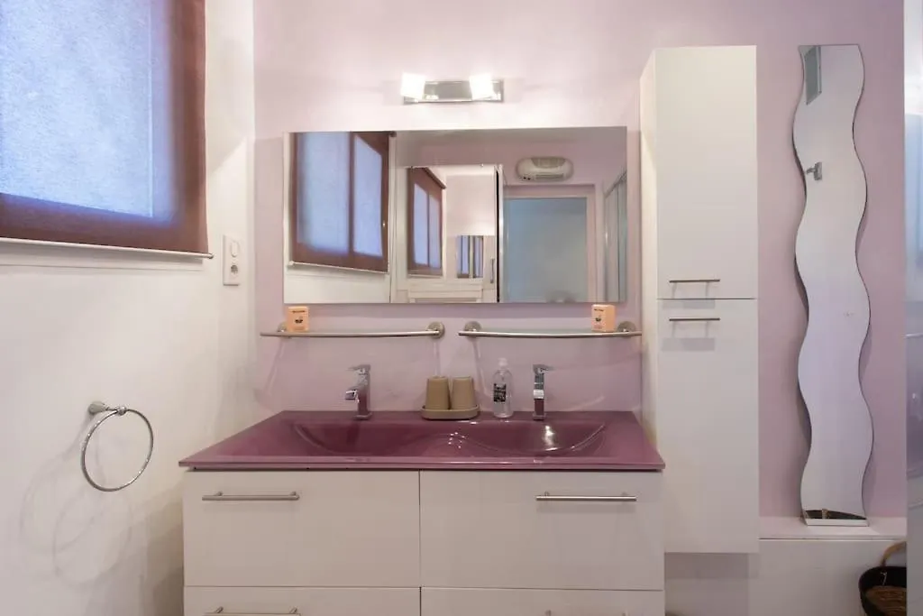 C9 - 2 Bdr 10 Min Palais Festivals & Sea - Ac, Parking & Balcony Apartment Cannes 0*,  France