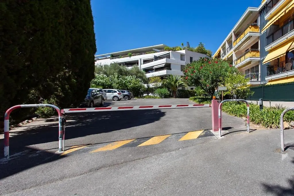 C9 - 2 Bdr 10 Min Palais Festivals & Sea - Ac, Parking & Balcony Apartment Cannes 0*,  France