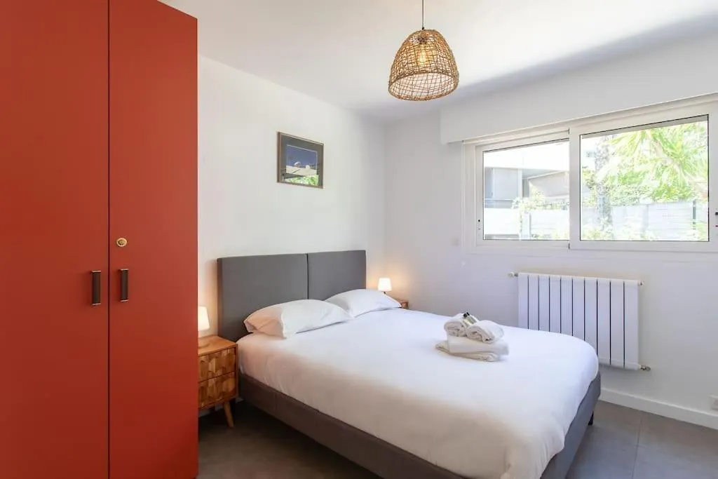 C9 - 2 Bdr 10 Min Palais Festivals & Sea - Ac, Parking & Balcony Apartment Cannes 0*,  France